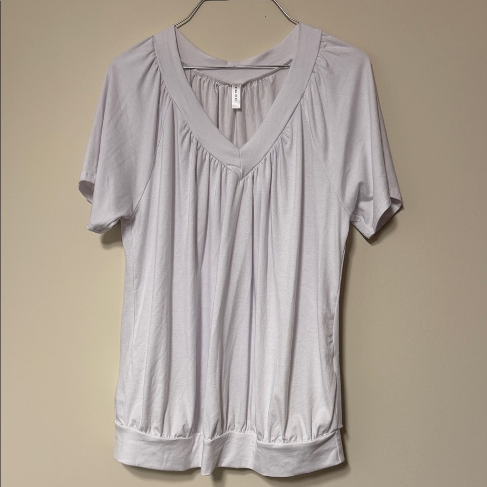Chic White V-Neck Women's Short Sleeve Top